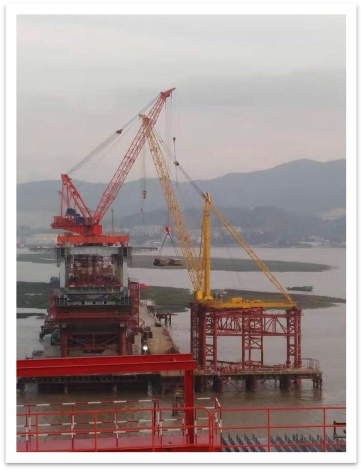 中鐵二局第五工程有限公司2臺55T桅桿式起重機