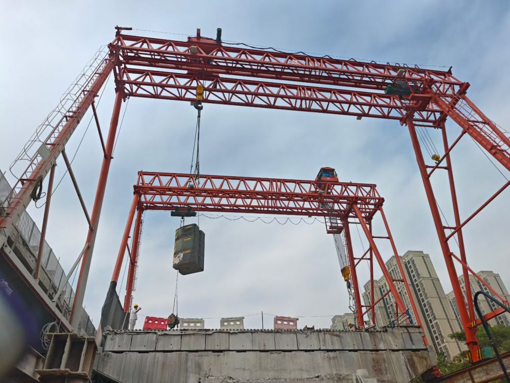 西安龍門吊、工程門機、提梁機龍門吊