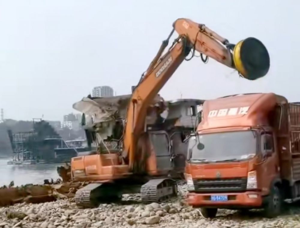 電磁吸盤廠家、矩形圓形電磁吸盤、抓機(jī)用電磁吸盤