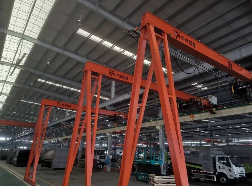 上海龍門吊、中州智能起重半腿單梁門式起重機