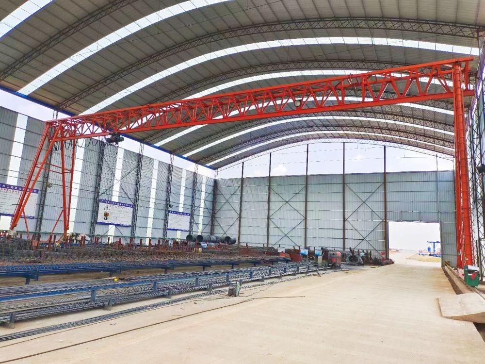 山東龍門吊廠家、MH型倒三角電動單梁門式起重機(jī)